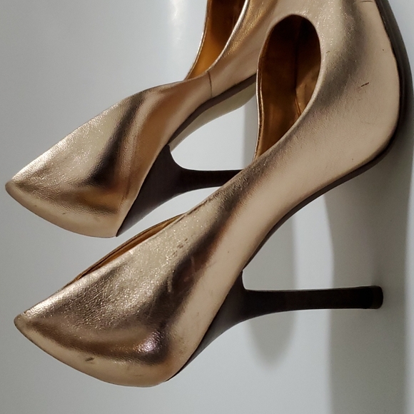 GUESS Rose Gold Pumps - Picture 2 of 6